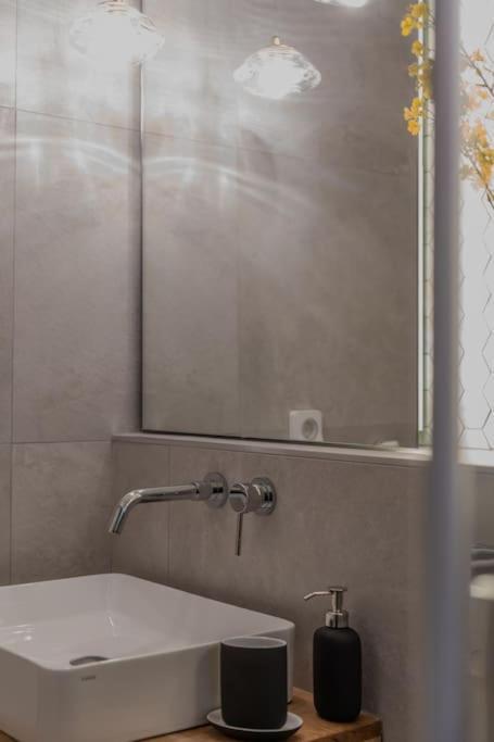 Modern At Edem Apartment *