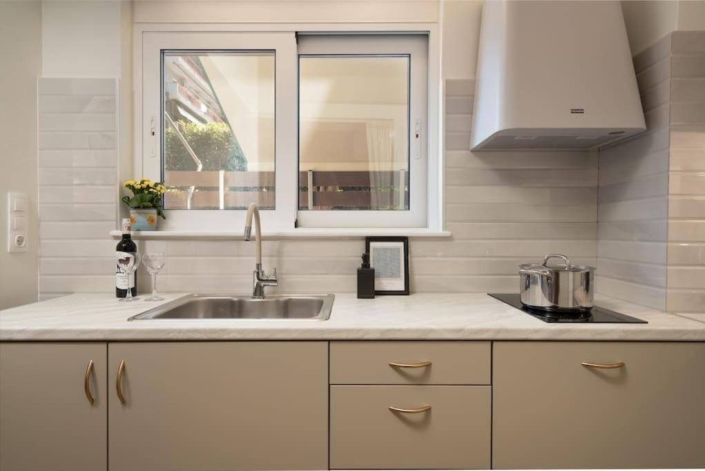 Modern At Edem Atina